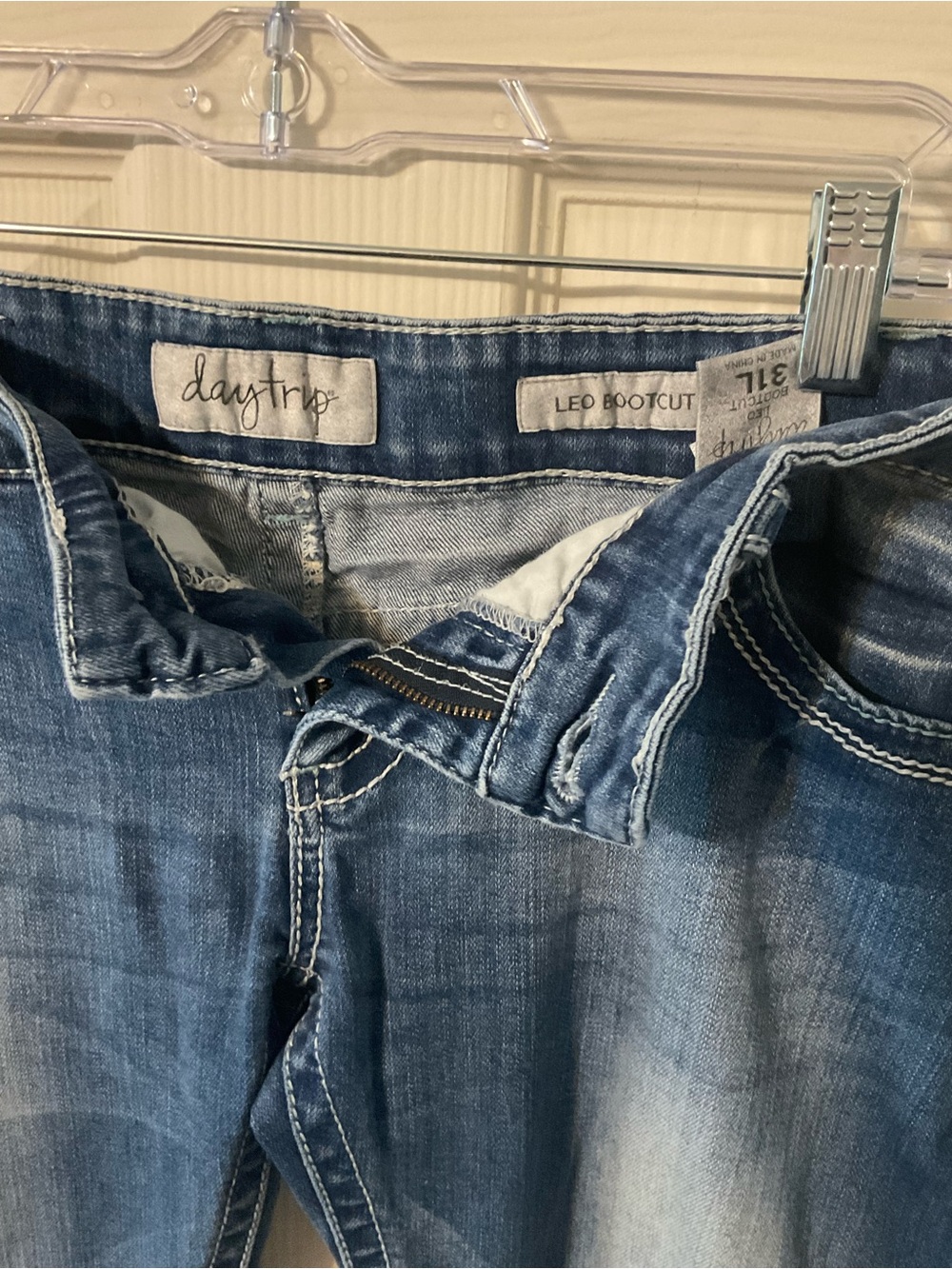 Daytrip Medium Blue Leo Bootcut Jeans 31Long